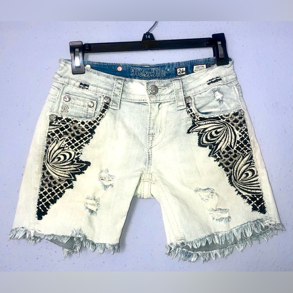Miss Me Pants - Women’s Miss me signature mid shorts size 26